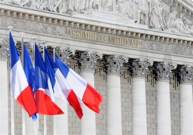 DEMOCRATIE - CONSTITUTION