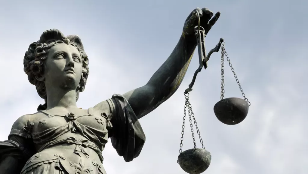 JUSTICE - LOIS